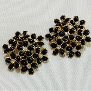 VINTAGE BLACK STONE GOLD TONE STATEMENT FLORAL CLIP ON EARRINGS